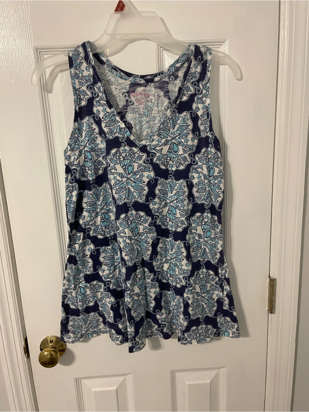Lilly Pulitzer Navy, Teal & White Seashell Medallion V-Neck Tank 100% Cotton